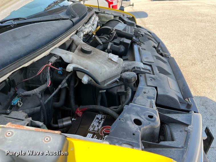 image for item LF9352 2017 Chevrolet Express G4500  shuttle bus