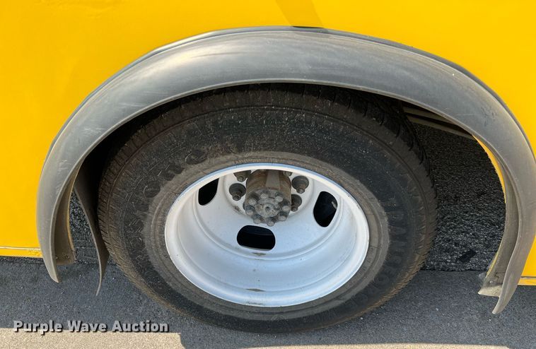 image for item LF9352 2017 Chevrolet Express G4500  shuttle bus