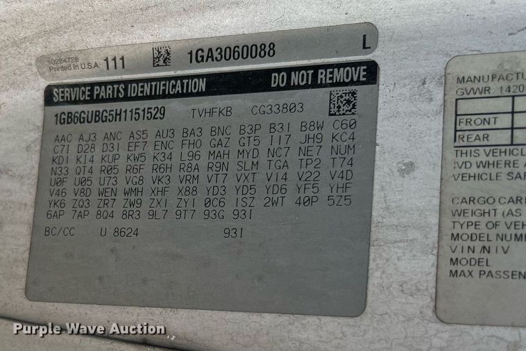 image for item LF9352 2017 Chevrolet Express G4500  shuttle bus