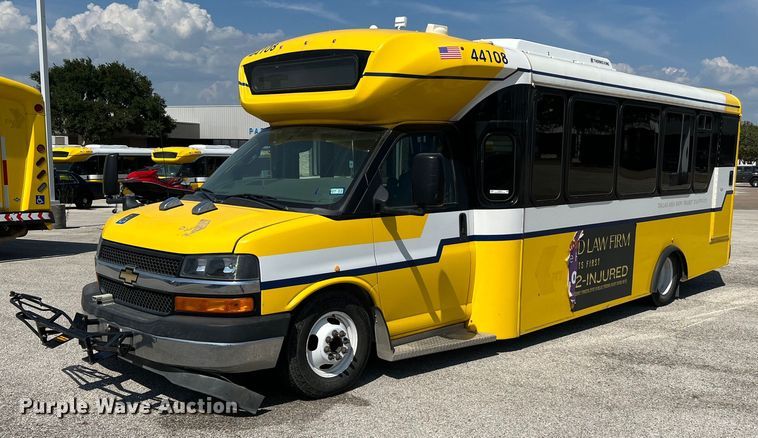 image for item LF9353 2018 Chevrolet Express G4500  shuttle bus