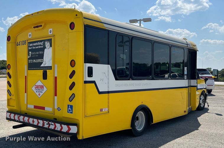 image for item LF9353 2018 Chevrolet Express G4500  shuttle bus