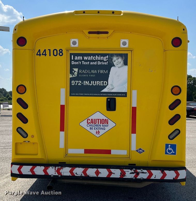 image for item LF9353 2018 Chevrolet Express G4500  shuttle bus