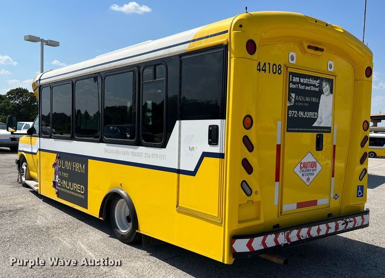 image for item LF9353 2018 Chevrolet Express G4500  shuttle bus