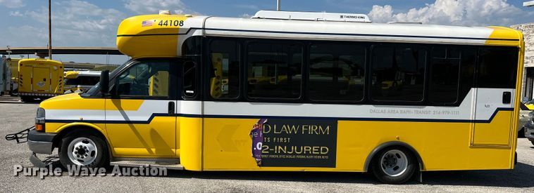 image for item LF9353 2018 Chevrolet Express G4500  shuttle bus