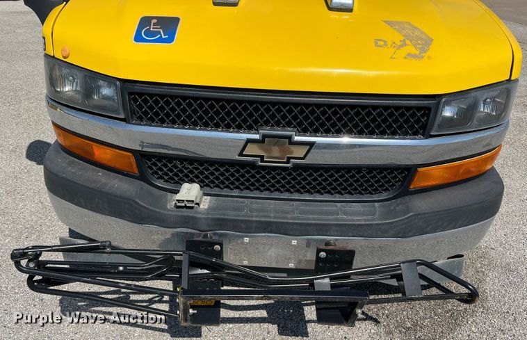 image for item LF9353 2018 Chevrolet Express G4500  shuttle bus