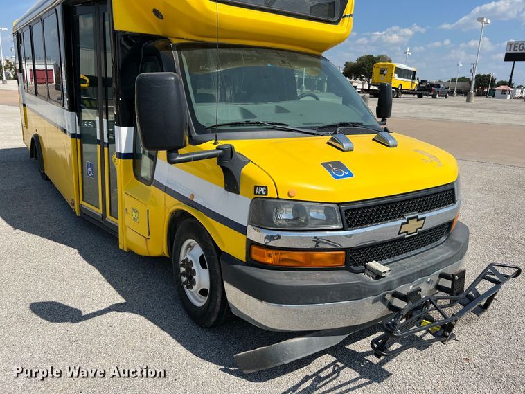 image for item LF9353 2018 Chevrolet Express G4500  shuttle bus