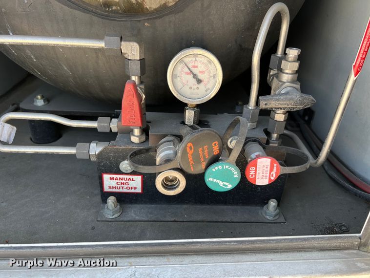 image for item LF9353 2018 Chevrolet Express G4500  shuttle bus