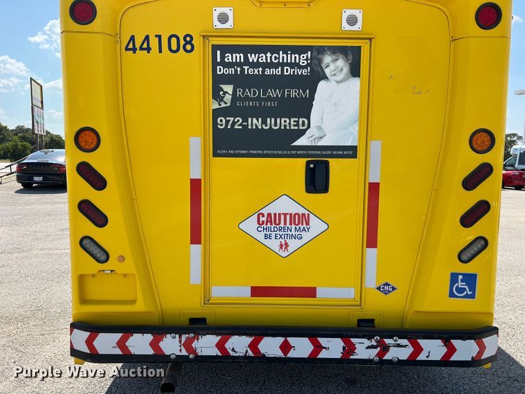 image for item LF9353 2018 Chevrolet Express G4500  shuttle bus