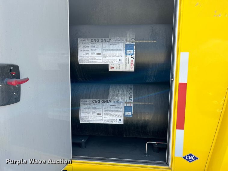 image for item LF9353 2018 Chevrolet Express G4500  shuttle bus