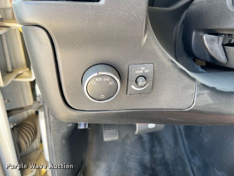 image for item LF9353 2018 Chevrolet Express G4500  shuttle bus