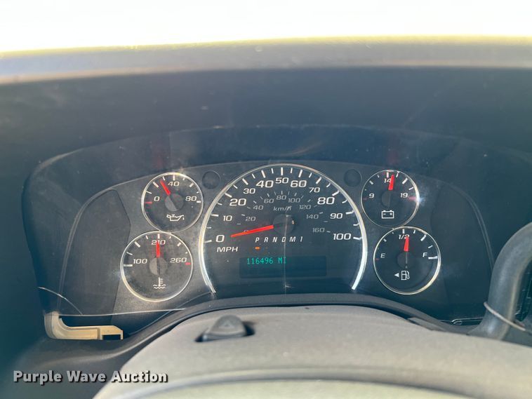 image for item LF9353 2018 Chevrolet Express G4500  shuttle bus