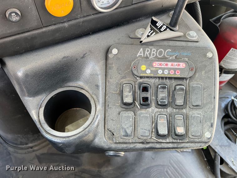 image for item LF9353 2018 Chevrolet Express G4500  shuttle bus