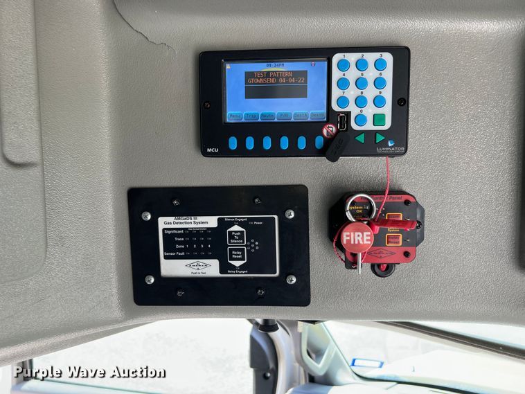 image for item LF9353 2018 Chevrolet Express G4500  shuttle bus