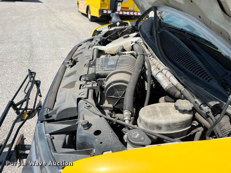 image for item LF9353 2018 Chevrolet Express G4500  shuttle bus