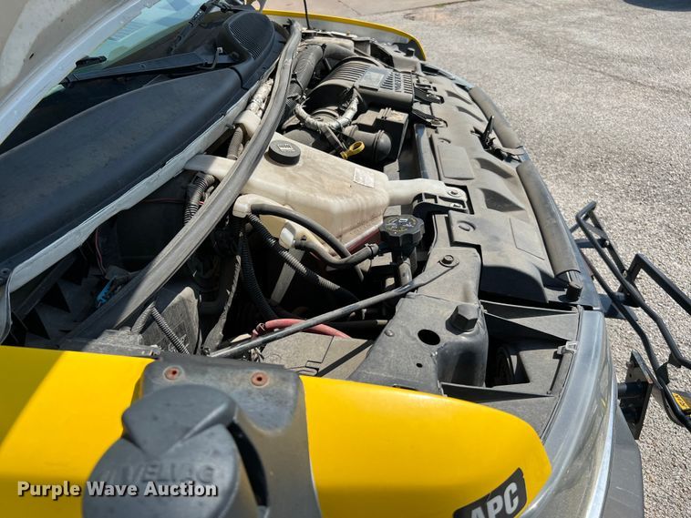 image for item LF9353 2018 Chevrolet Express G4500  shuttle bus