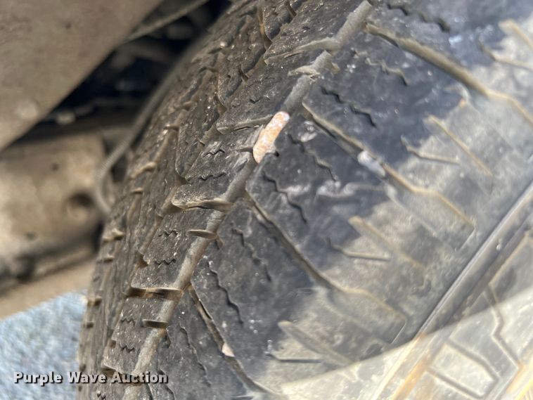 image for item LF9353 2018 Chevrolet Express G4500  shuttle bus