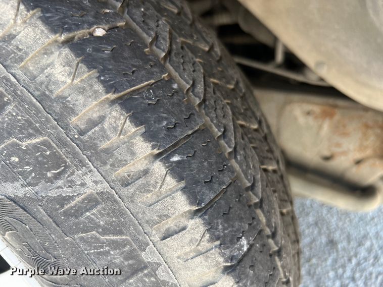 image for item LF9353 2018 Chevrolet Express G4500  shuttle bus