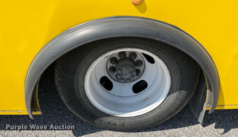 image for item LF9353 2018 Chevrolet Express G4500  shuttle bus