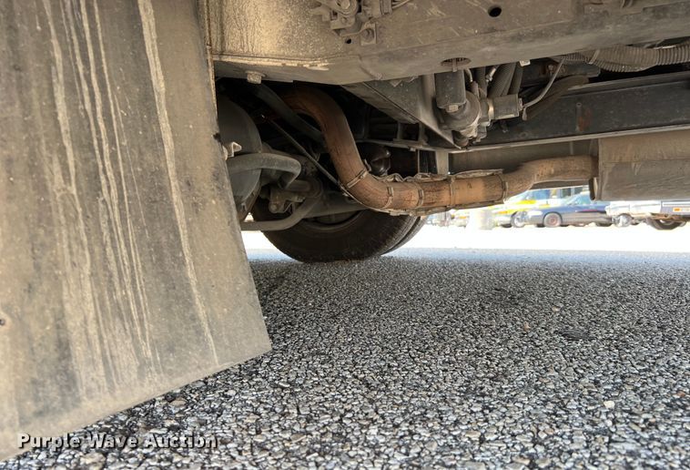 image for item LF9353 2018 Chevrolet Express G4500  shuttle bus