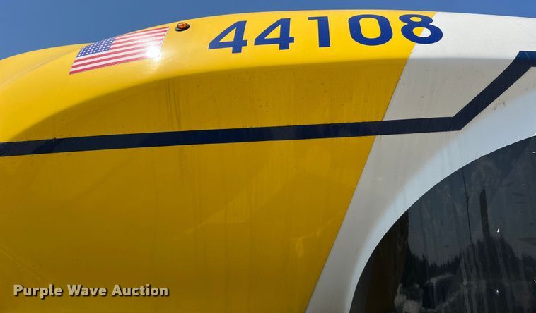 image for item LF9353 2018 Chevrolet Express G4500  shuttle bus