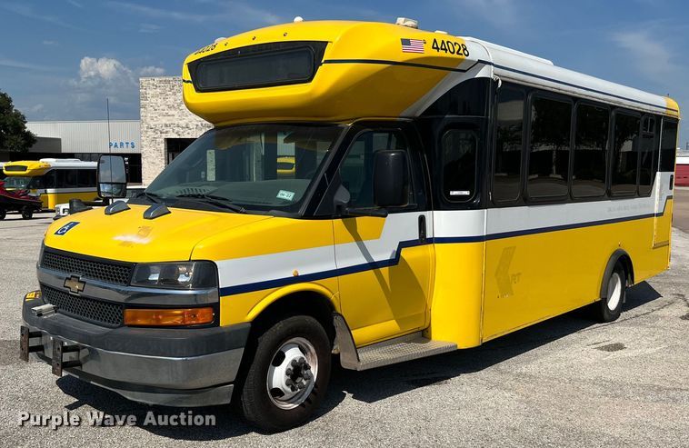 image for item LF9354 2017 Chevrolet Express G4500  shuttle bus