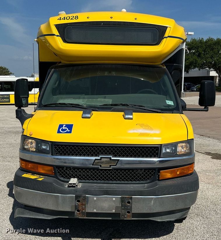 image for item LF9354 2017 Chevrolet Express G4500  shuttle bus