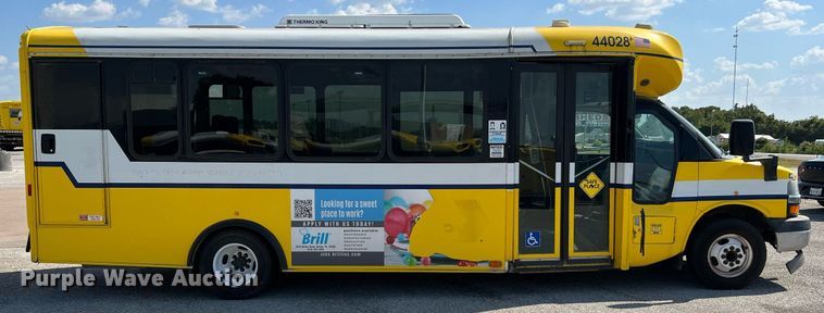 image for item LF9354 2017 Chevrolet Express G4500  shuttle bus