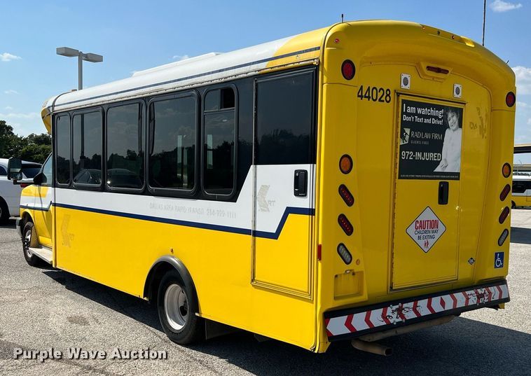 image for item LF9354 2017 Chevrolet Express G4500  shuttle bus