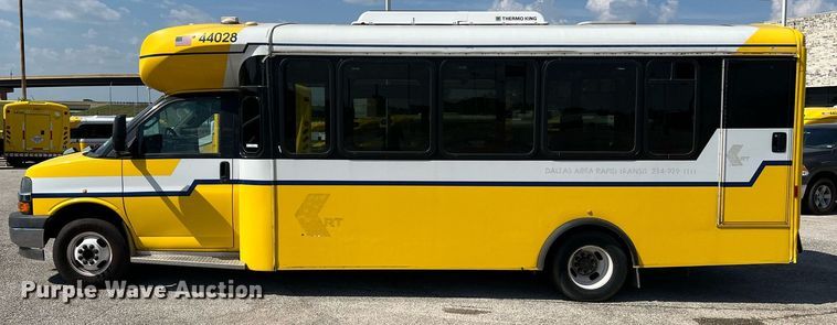 image for item LF9354 2017 Chevrolet Express G4500  shuttle bus