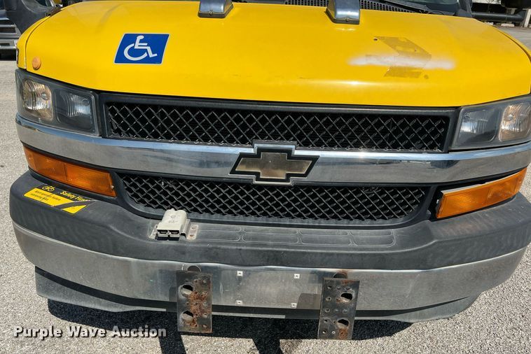 image for item LF9354 2017 Chevrolet Express G4500  shuttle bus