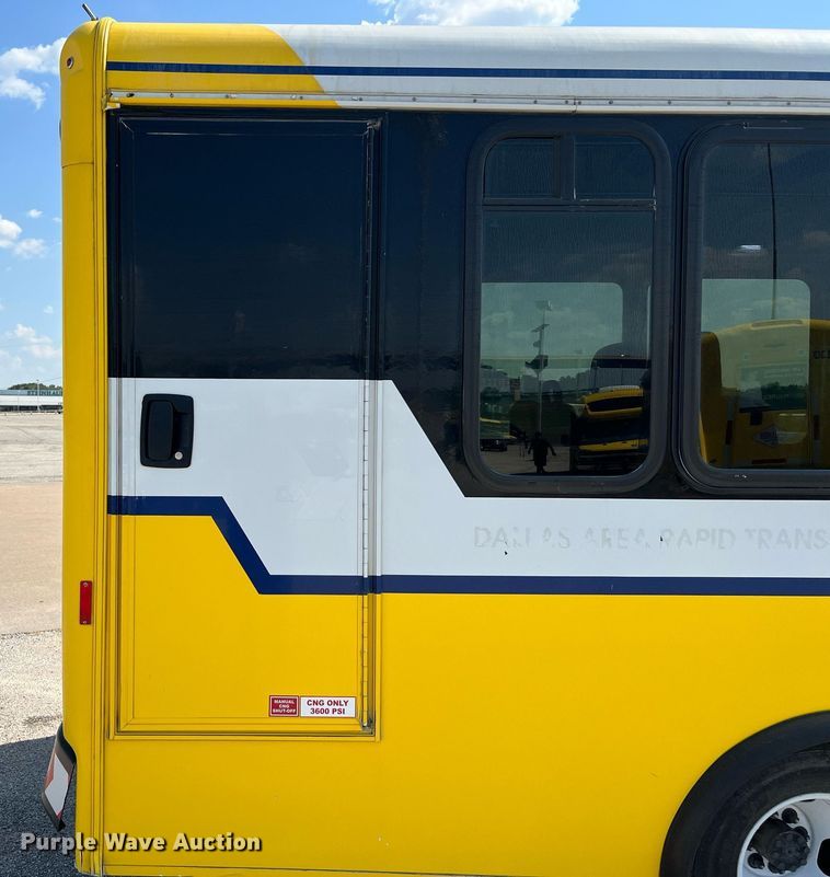 image for item LF9354 2017 Chevrolet Express G4500  shuttle bus