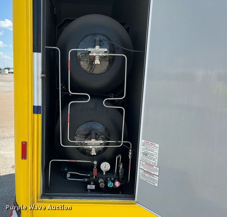 image for item LF9354 2017 Chevrolet Express G4500  shuttle bus