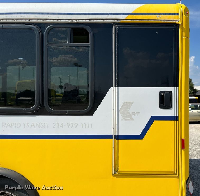 image for item LF9354 2017 Chevrolet Express G4500  shuttle bus