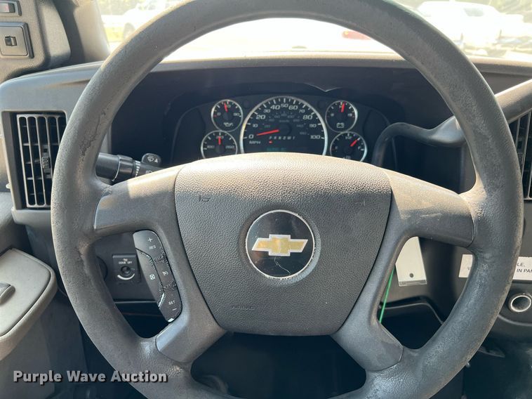 image for item LF9354 2017 Chevrolet Express G4500  shuttle bus