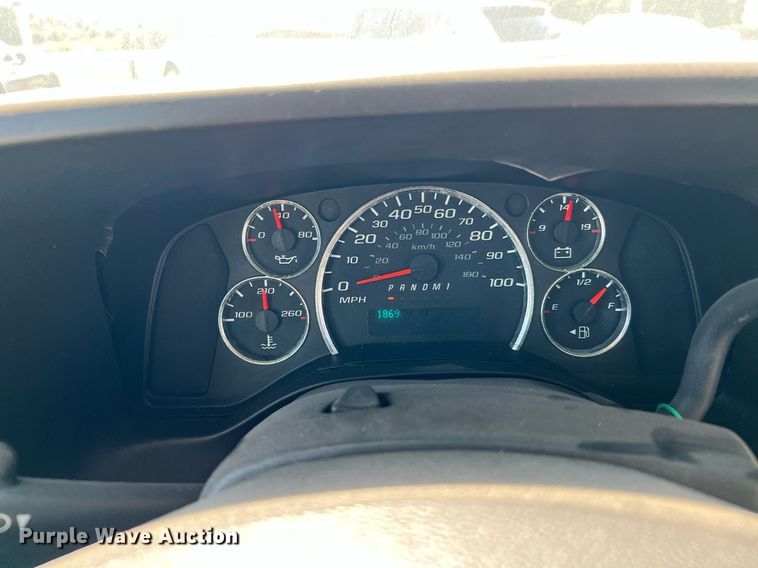 image for item LF9354 2017 Chevrolet Express G4500  shuttle bus