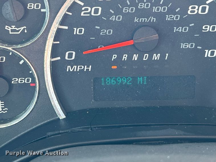 image for item LF9354 2017 Chevrolet Express G4500  shuttle bus