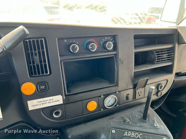 image for item LF9354 2017 Chevrolet Express G4500  shuttle bus