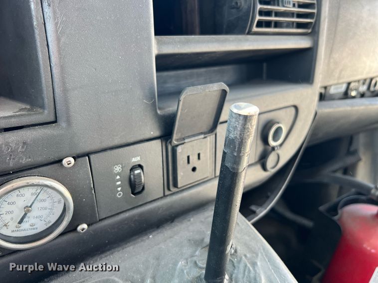 image for item LF9354 2017 Chevrolet Express G4500  shuttle bus