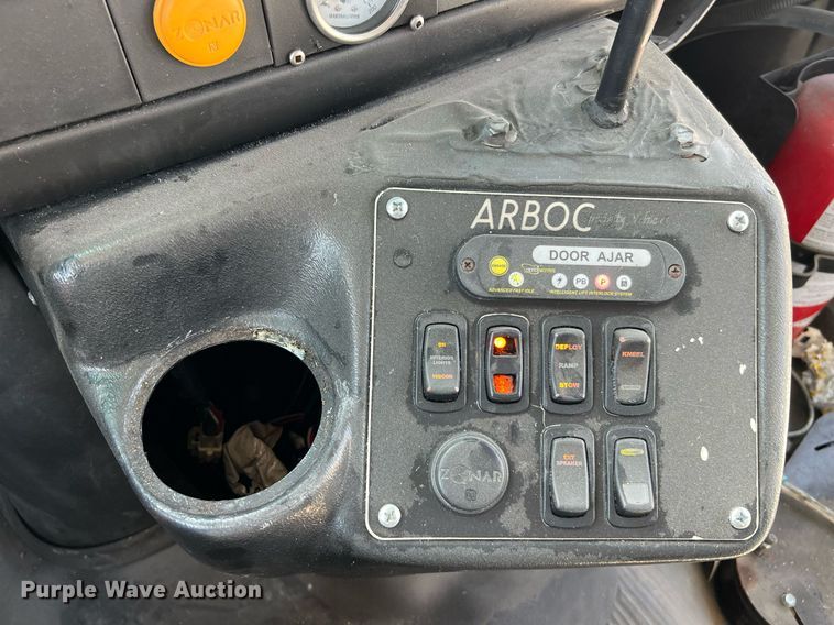 image for item LF9354 2017 Chevrolet Express G4500  shuttle bus