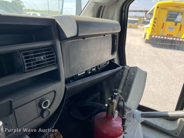 image for item LF9354 2017 Chevrolet Express G4500  shuttle bus