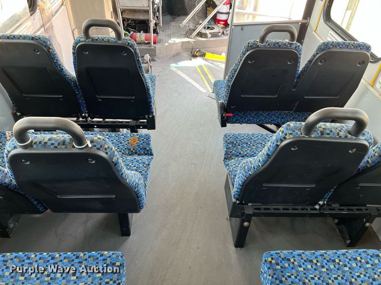 image for item LF9354 2017 Chevrolet Express G4500  shuttle bus