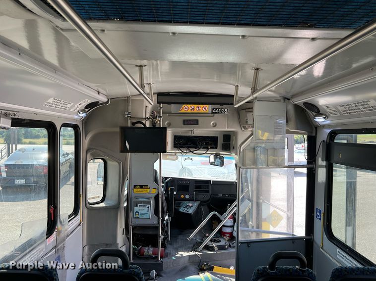 image for item LF9354 2017 Chevrolet Express G4500  shuttle bus