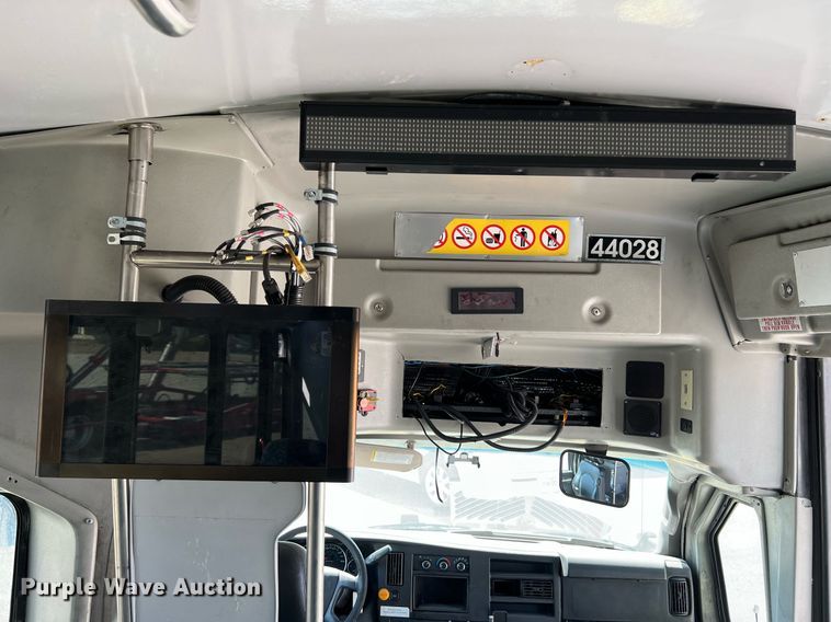 image for item LF9354 2017 Chevrolet Express G4500  shuttle bus