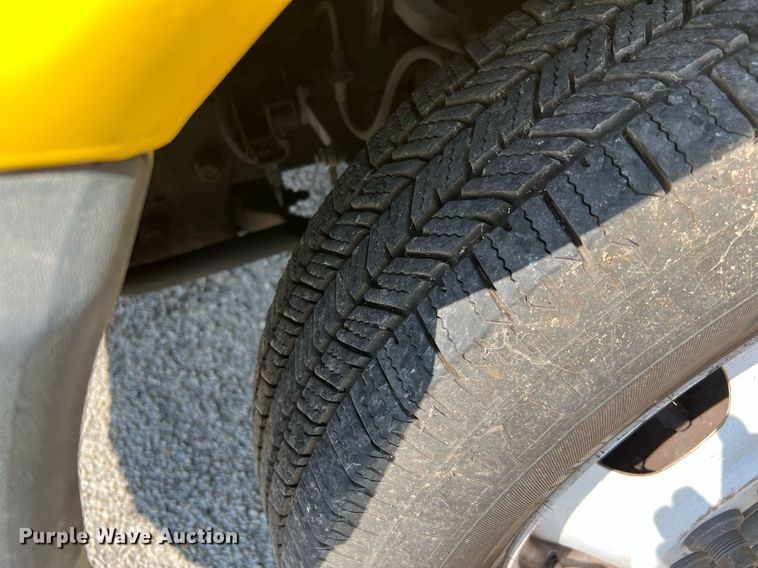 image for item LF9354 2017 Chevrolet Express G4500  shuttle bus