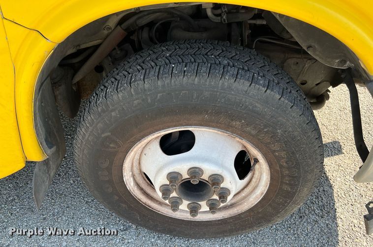 image for item LF9354 2017 Chevrolet Express G4500  shuttle bus