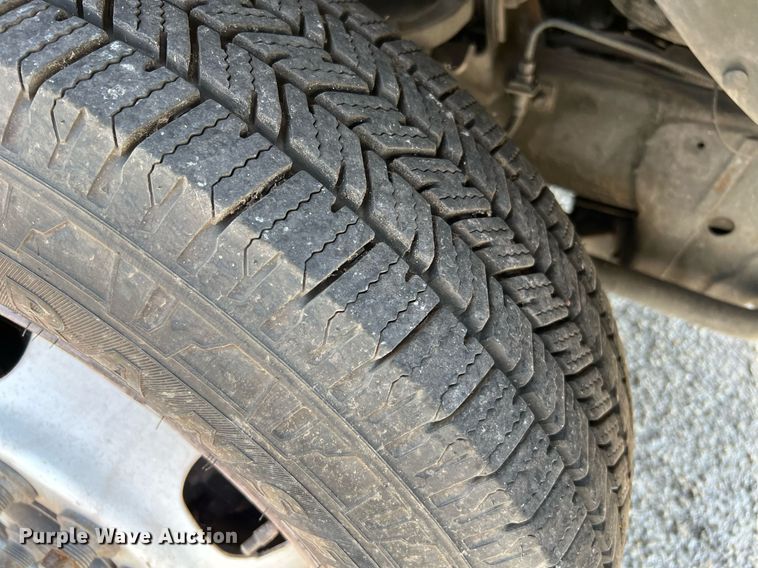 image for item LF9354 2017 Chevrolet Express G4500  shuttle bus