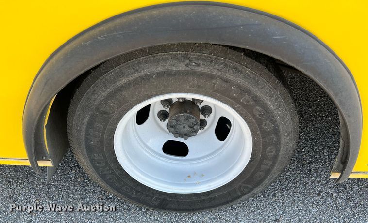 image for item LF9354 2017 Chevrolet Express G4500  shuttle bus