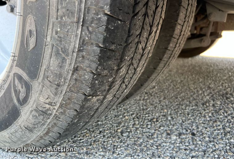 image for item LF9354 2017 Chevrolet Express G4500  shuttle bus