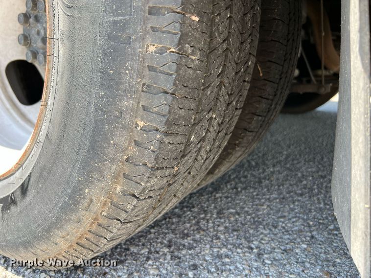 image for item LF9354 2017 Chevrolet Express G4500  shuttle bus