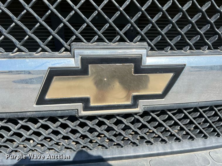 image for item LF9354 2017 Chevrolet Express G4500  shuttle bus